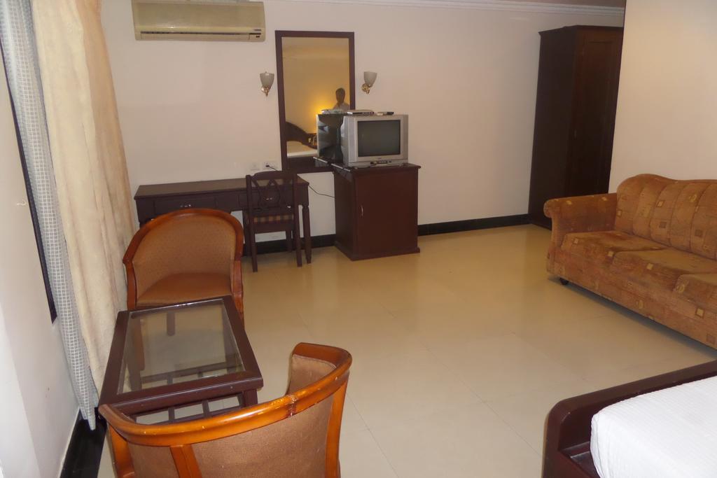 Hotel Elegance Kaladi Номер фото