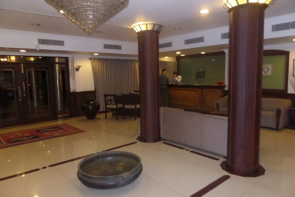 Hotel Elegance Kaladi Екстер'єр фото